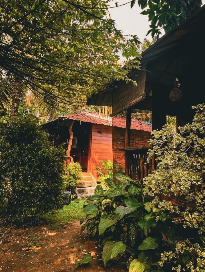 The Green Station Hotel Диквела Екстериор снимка